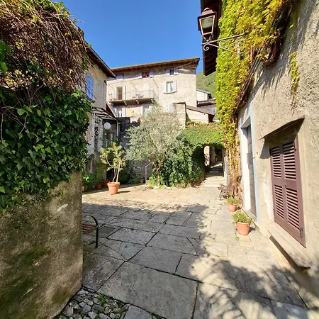 Casa Gelsomino, Laglio, *