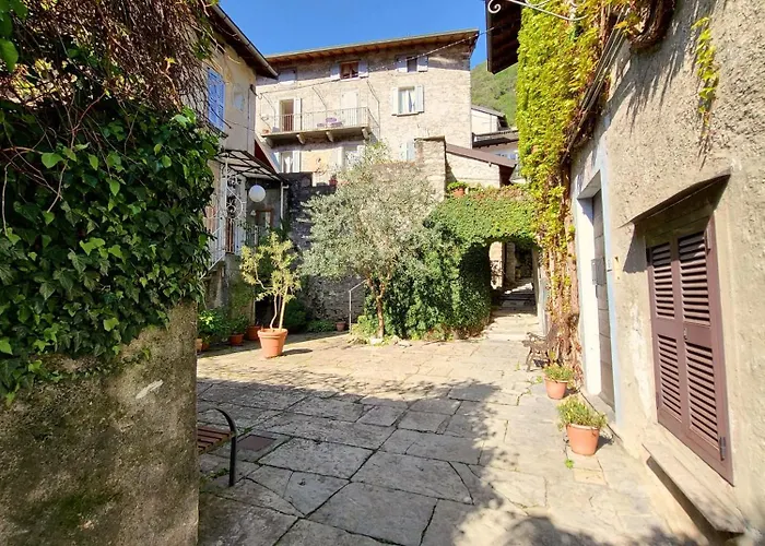 Casa Gelsomino, Laglio, *